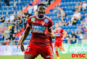 Super Eagles Striker Urges Osimhen To Snub Liverpool, Chelsea For Napoli; Sends Message To Rohr