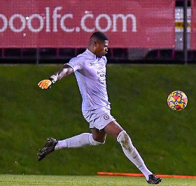 Chelsea's Nigerian goalkeeper training with Stoke City U21s ahead of potential transfer