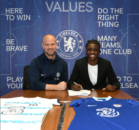 Official : African winger signs new contract with Chelsea