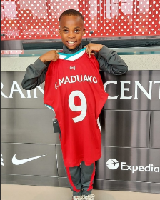 Photo confirmation: Promising youngster of Nigerian descent completes transfer to Liverpool Academy