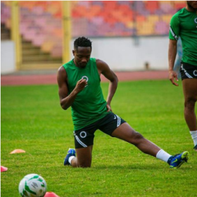  Ebuehi trains, Musa too, as Super Eagles take part in rondo session; outfielders divided into 4 groups