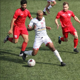 Nigerian midfielder reveals why he would prefer to join Man City over Chelsea, Real Madrid