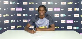Confirmed: Talented Nigerian central midfielder signs new contract at Tottenham Hotspur