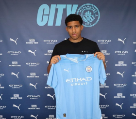 English-Hungarian-Nigerian midfielder signs new contract at Manchester City