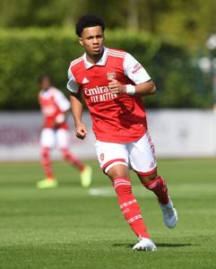 15yo attacking midfielder pictured training with Arsenal first team in Dubai pre-Lyon 