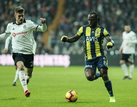 Chelsea Loanee Victor Moses Struggles In Istanbul Derby, Subbed Out At Half-Time 