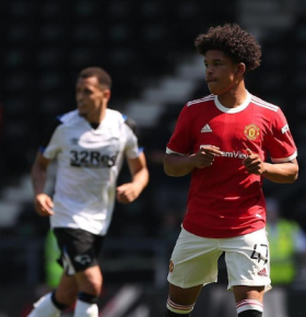 Official : 2004-born Anglo-Nigerian striker named in Man Utd's 27-man squad for training camp 