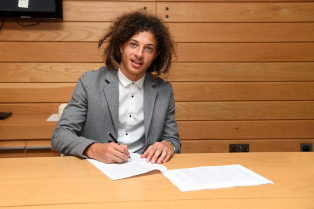 (Photo Confirmation) Chelsea Announce Central Defender Has Signed New Contract
