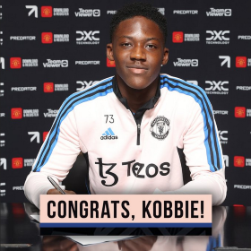 Confirmed : Talented midfielder of African descent signs new contract with Man Utd 