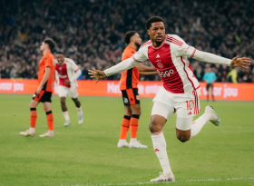 Ajax Amsterdam chose to sign ex-Middlesbrough striker Akpom over Bayern Munich product Zirkzee 