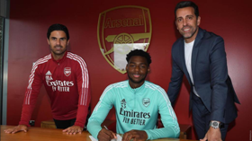 Official : Promising Nigerian GK signs new contract at Arsenal, promoted to first team 