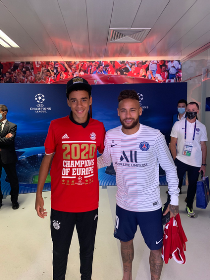 Photo : Bayern Munich Starlet Musiala Poses With A Smiling Neymar After Champions League Final