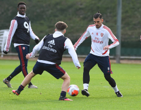 (Photo) Teenage Nigerian Striker Trains Again With Arsenal First Team Pre-Everton