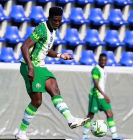 Gernot Rohr to get in touch with Super Eagles defender who lost consciousness on the pitch