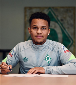 Confirmed : German-Nigerian fullback extends contract with Werder Bremen