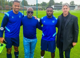 Photo : Nigerian Federation President Pinnick meets with Watford's six Nigerian stars