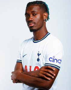 Tottenham sign Brighton's Yves Bissouma