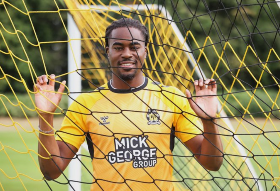 Official : Cambridge United sign former Arsenal schoolboy Okenabirhie