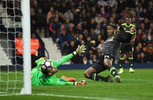 Moses Sparkles As Chelsea Are Crowned Champions Of England