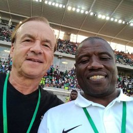 Nigeria Chief Coach Caught On Camera Taking Bribe From Football Agents