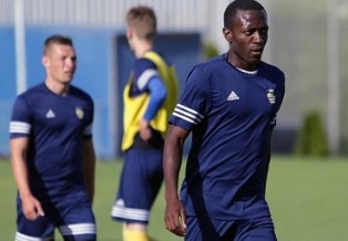 Official : Ex Charlton Athletic Midfielder Rashid Yussuff Joins Arki Gdynia
