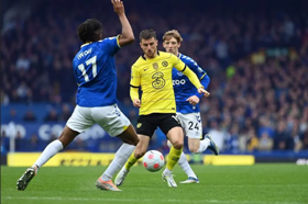 Joe Royle in the stands as wing-back Iwobi shows his worth for Everton in win vs Chelsea