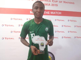 Photo U17 AFCON : Golden Eaglets Number 19 Picks Up Man Of The Match Award