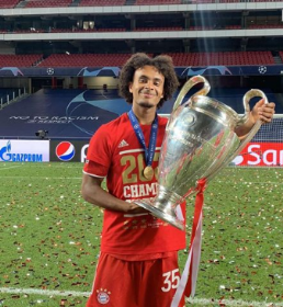 Everton-Linked Striker Zirkzee Drawing Interest From Italian Super Club