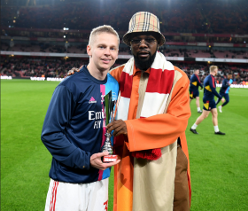 Patoranking presents Arsenal Player of the Month to Oleksandr Zinchenko