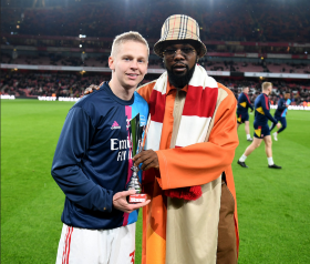 Patoranking presents Arsenal Player of the Month to Oleksandr Zinchenko