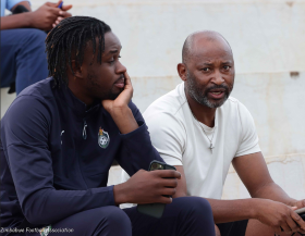 Zimbabwe sweating on fitness of Luton Town striker ahead of WCQ v Nigeria; Peter Ndlovu watches training