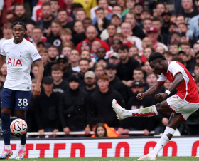 'Just needs to calm down' - Pundit reckons Tottenham LB Udogie had a shaky first half performance v Arsenal 