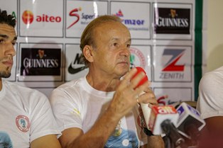Rohr : Ola Aina Issued Nigerian Passport, Dad Hoping To Watch Him Make Debut