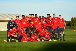 Chelsea Midfielder Uwakwe Debuts, Three Players Of Nigerian Descent Start As England U18s Beat Sweden