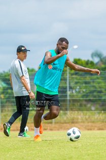 Full House In Eagles Uyo Camp As Idowu Arrives; Rohr Holds Team Meeting Before Workout  