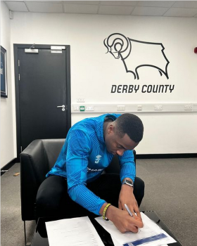 Official : Derby County sign Irish-Nigerian center forward for U21 team