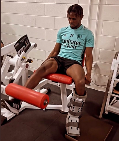 Photo : Nigerian-born midfielder back at Arsenal to work on his recovery from ankle injury