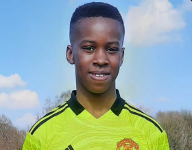 Photo : Teenage goalkeeper of Nigerian descent joins Manchester United academy