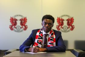 Confirmed: Combative Nigerian midfielder signs new deal with Leyton Orient