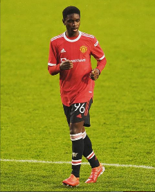 Exclusive : 2005-born Anglo-Nigerian defender offered new deal by Manchester United