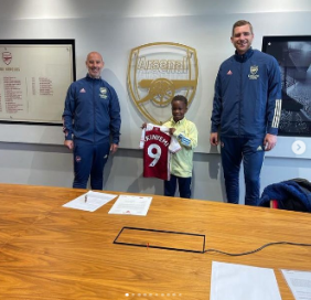 Photo confirmation : Nigerian youngster likened to Brazil legend Roberto Carlos joins Arsenal