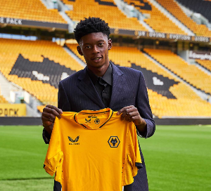Official : Teenage Italian-born Nigerian midfielder inks new deal at Wolverhampton Wanderers 