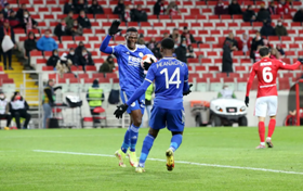 Ex-Chelsea ace Moses reveals Spartak will keep close tabs on Leicester striker Daka