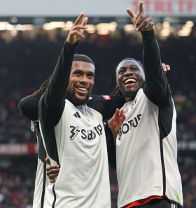 Former Man City winger Wright-Phillips reacts to Bassey's opener in Fulham's win at Man Utd