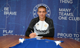 Confirmed: Right-footed central defender signs new contract with Chelsea 