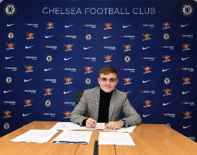 Photo Confirmation : Combative Midfielder Inks New Contract With Chelsea 