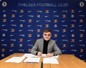Photo Confirmation : Combative Midfielder Inks New Contract With Chelsea