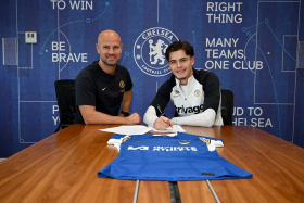 Confirmed: Box-to-box midfielder who likes to create and score goals sign new deal with Chelsea