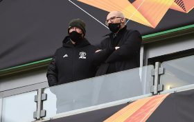 Legendary ex-Man Utd coach Sir Alex Ferguson watches Shoretire in final workout pre-Villarreal