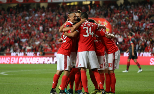 Manchester United Run The Rule Over Benfica Stars Again 